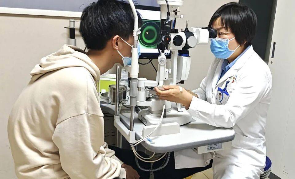 只有一只眼近视，其实危害更大！单眼近视该怎么办？武汉普瑞眼科医院为您支招