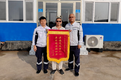 海外救治暖人心，患者致谢送锦旗