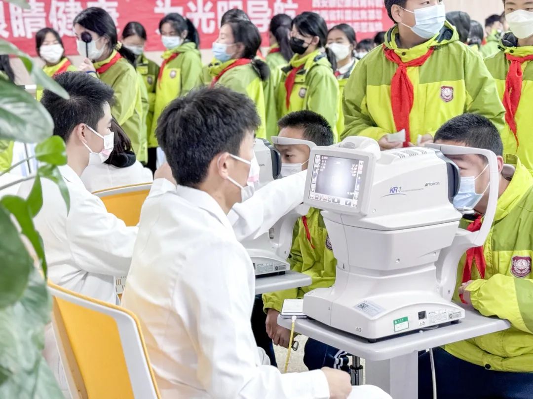 两天，千余名学生走进西安高新医院沉浸式探索奇妙眼「视」界