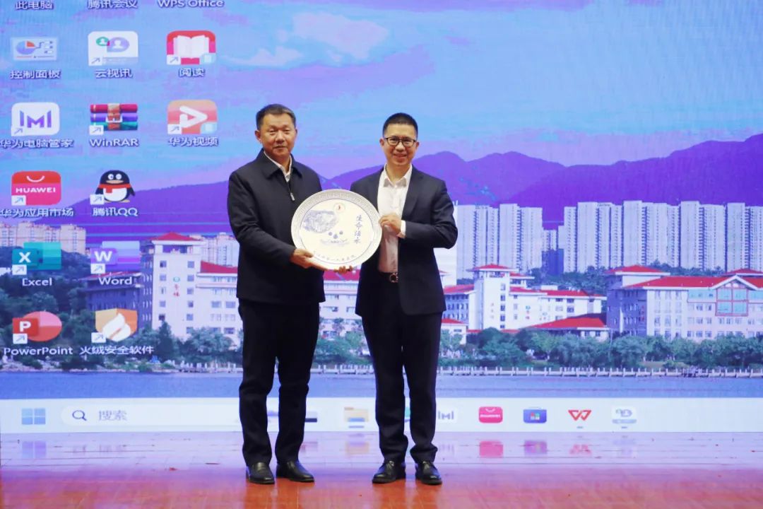 四川大学华西医院-生命活水医疗集团开启医院管理定制培训第十八期课程授课再掀学习热潮