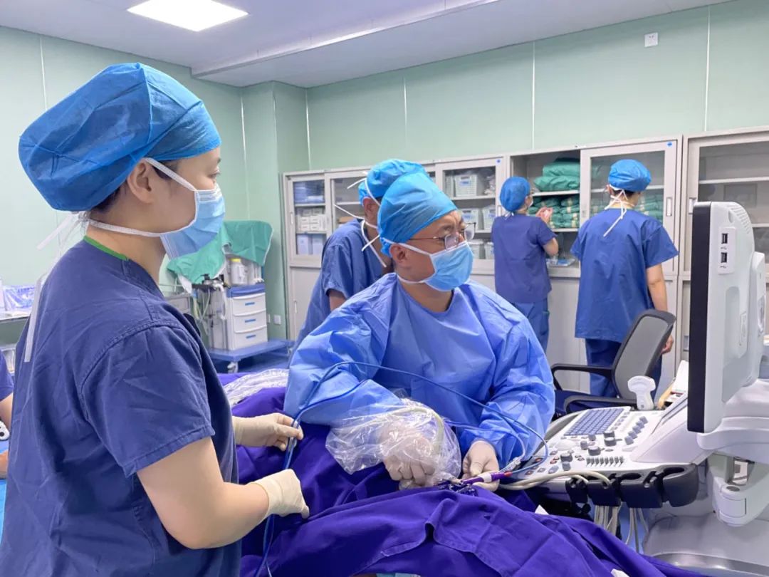 青大附院成功完成超声引导下微波治疗子宫内膜异位症