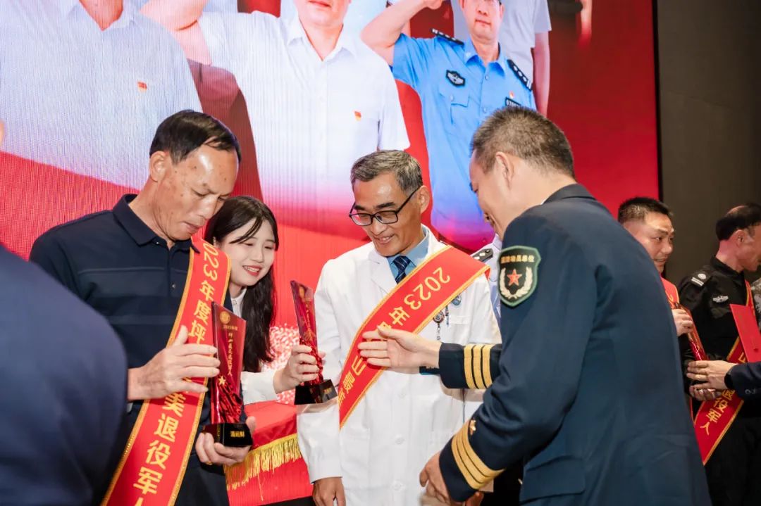 戎装虽退,军魂不变!谁是坪山医疗界的最美退役军人?