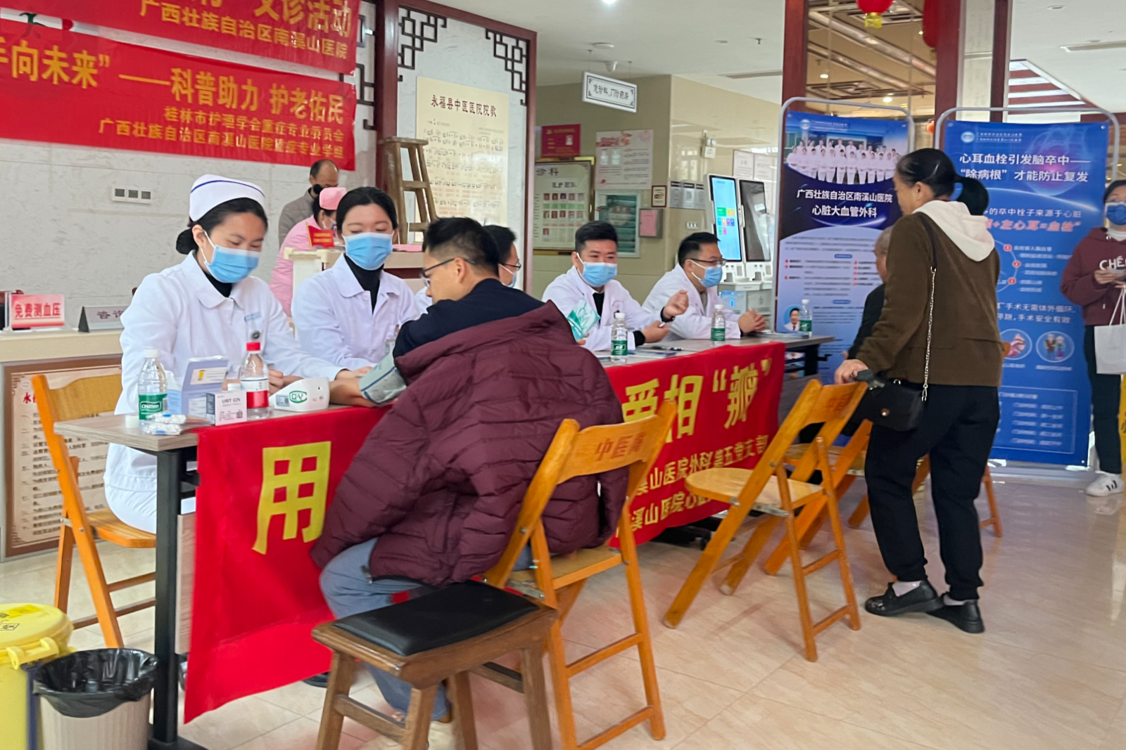 广西壮族自治区南溪山医院专家团队下基层  义诊服务促健康