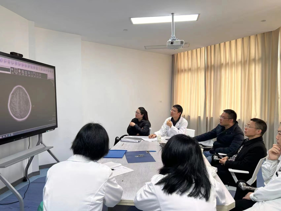 重庆市黔江中心医院血液肿瘤科成功开展 CT 引导下经颅骨脑肿瘤穿刺技术