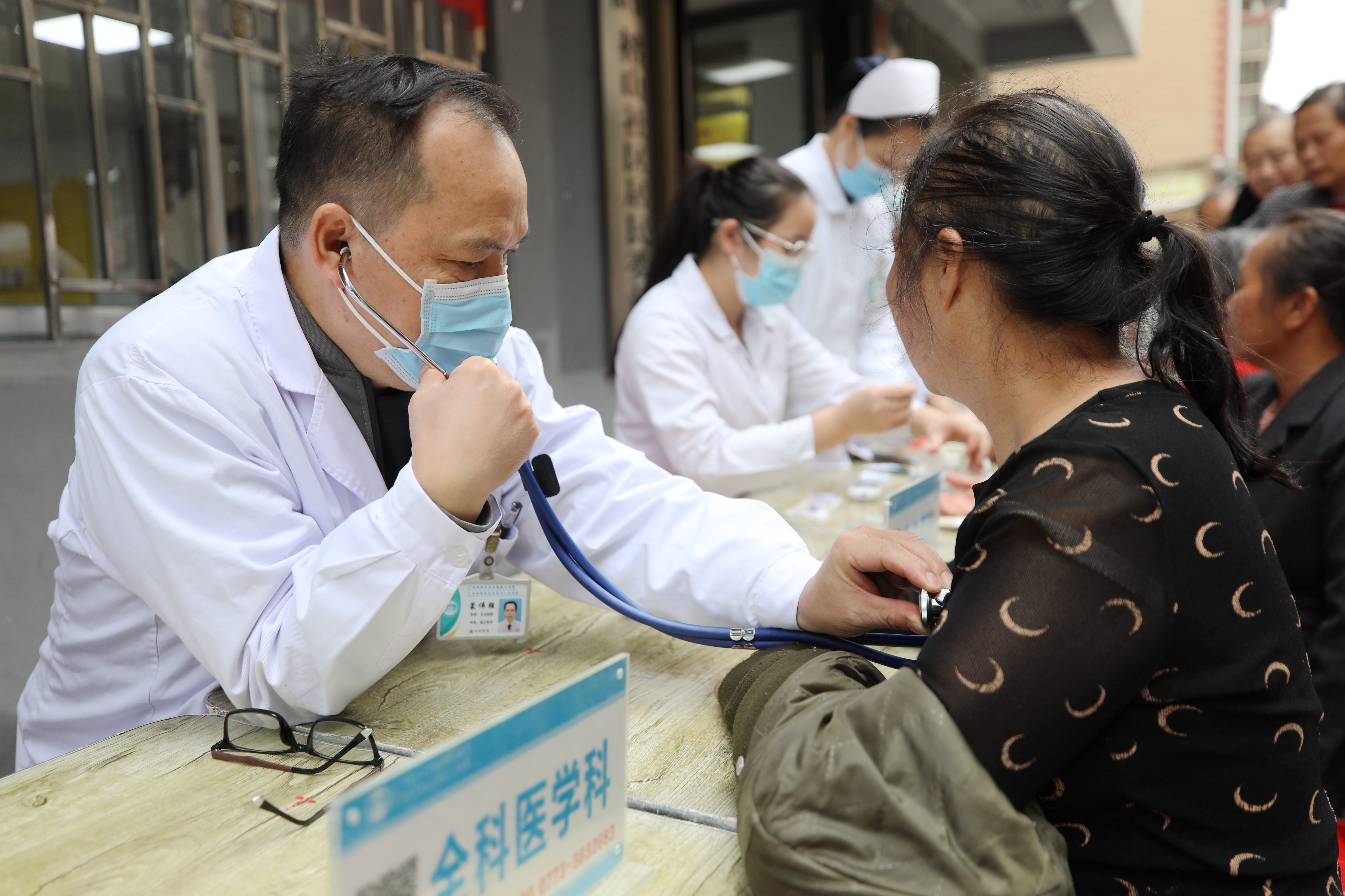 广西壮族自治区南溪山医院送医送健康第 94 站走进榕山社区