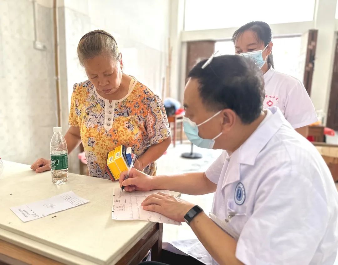 光明区人民医院——「点亮老年健康之路」