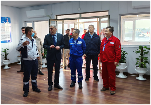 伊拉克米桑石油公司总经理到油田区域健康服务中心参观调研