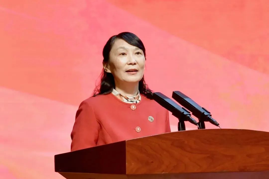 正大光明眼科集团孙先勇总院长作为优秀毕业生受邀参加医学教育高质量发展论坛