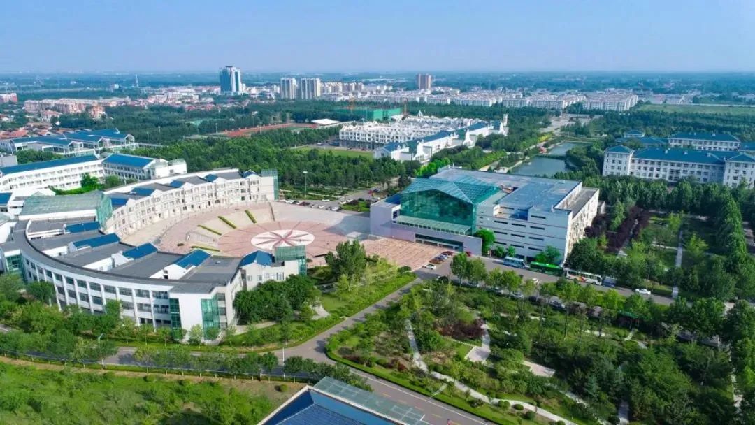 正大光明眼科集团孙先勇总院长作为优秀毕业生受邀参加医学教育高质量发展论坛