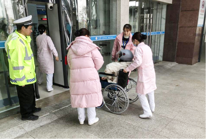 【服务大提升】九江市第一人民医院领导下基层，落实「微笑、轻声、上迎」