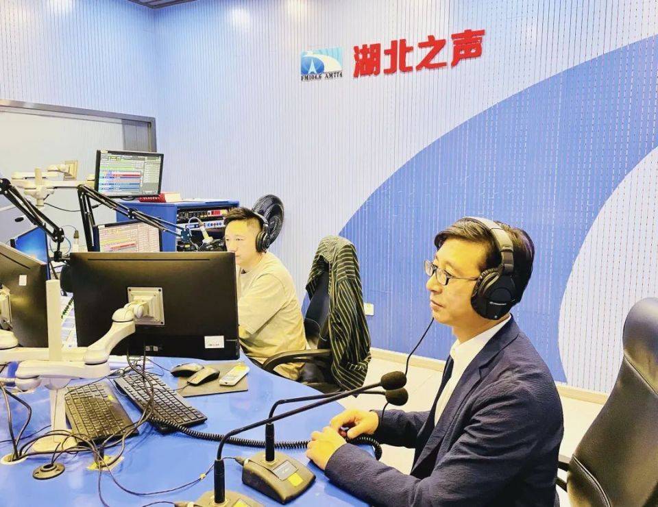 黄斑前膜可以保守治疗吗?眼皮一直跳是什么原因? 武汉普瑞眼科医院医生为您在线解答