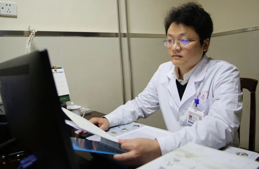 争先创优做榜样——记湘潭市第一人民医院外科五党支部书记、骨科主任杨清