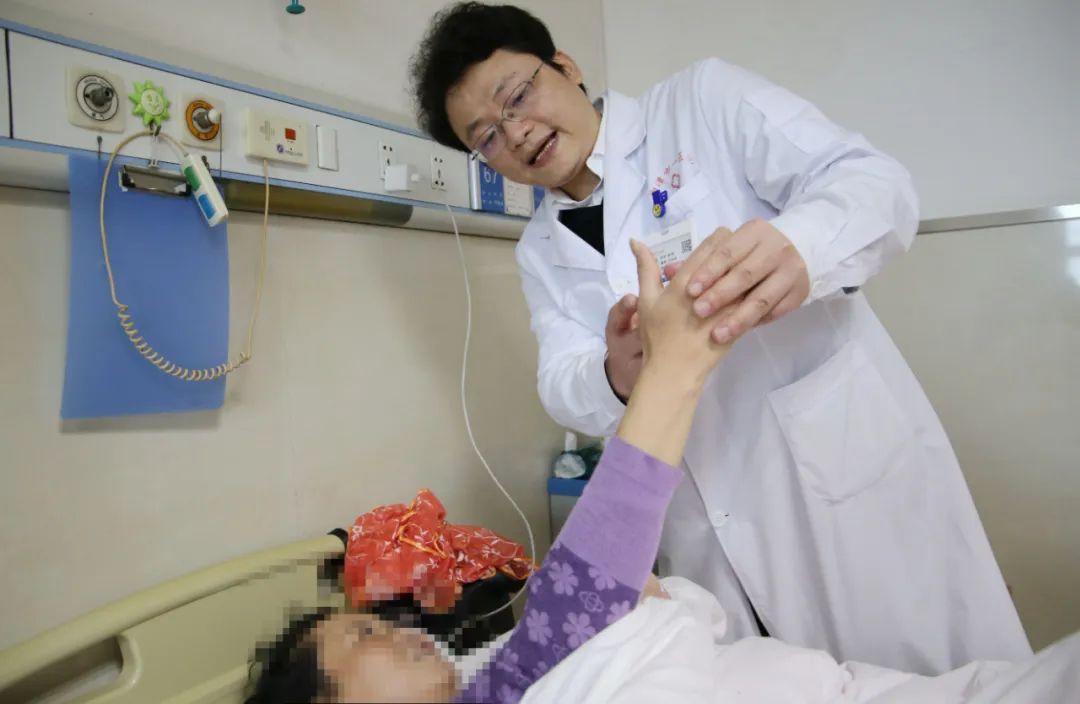 争先创优做榜样——记湘潭市第一人民医院外科五党支部书记、骨科主任杨清