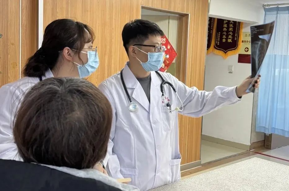 2 岁女娃高烧不退查出「白肺」!医生从肺部取出这些......