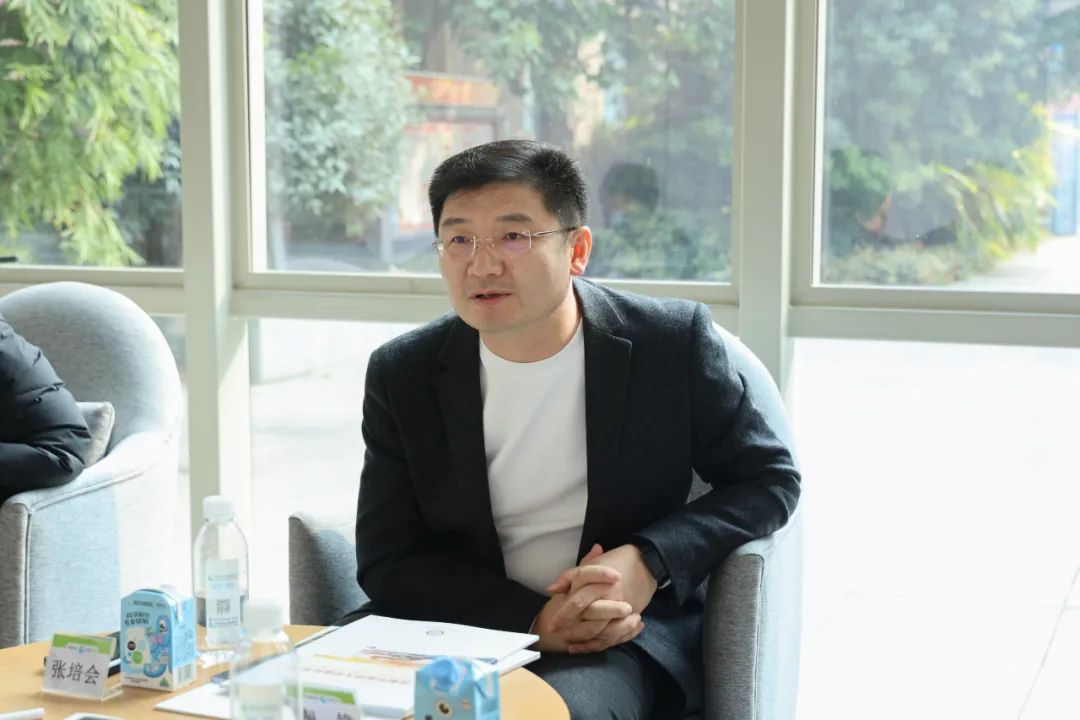 山东省临沂市中医医院张培会副院长一行来成都中医大银海眼科医院调研座谈