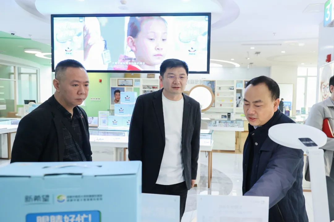 山东省临沂市中医医院张培会副院长一行来成都中医大银海眼科医院调研座谈