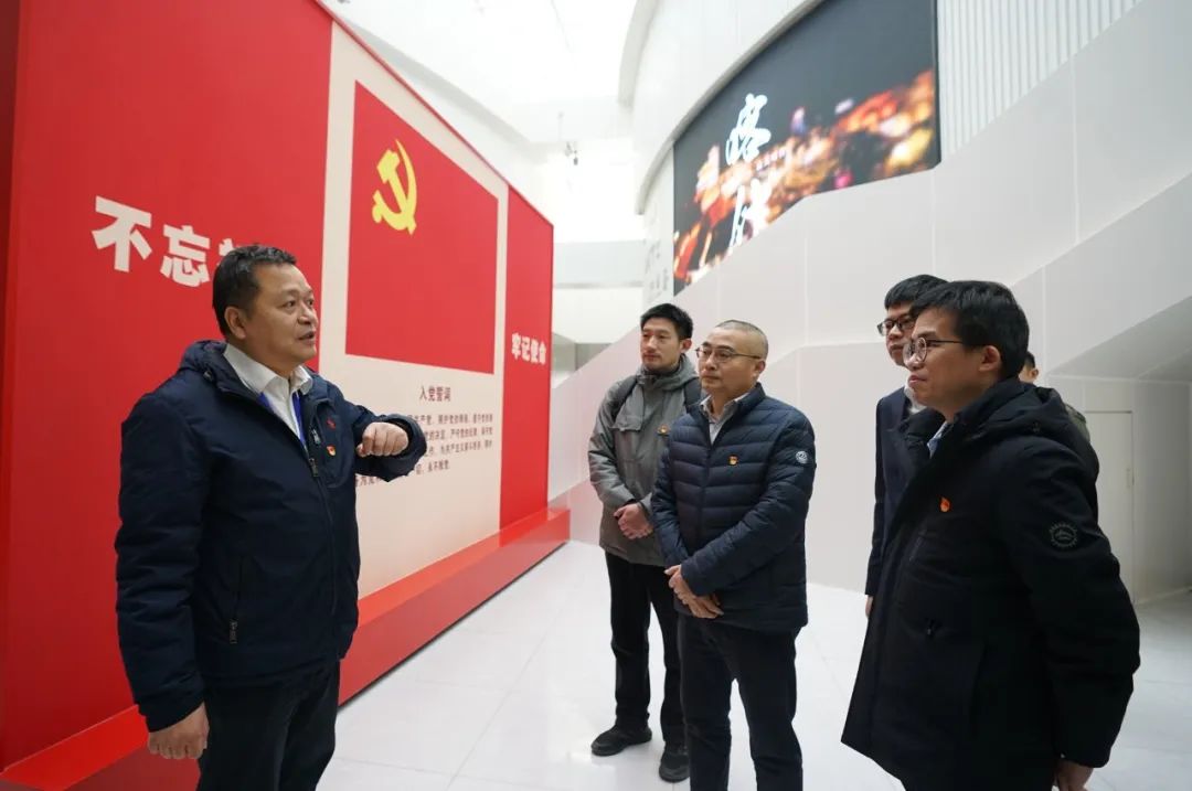 寻红色踪迹 践援疆使命—喀什地区第一人民医院广东援疆医疗队党支部赴喀什地区档案馆参观学习