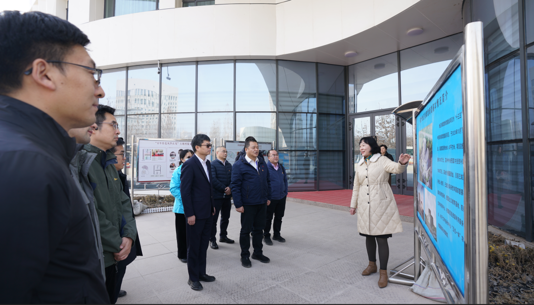 寻红色踪迹 践援疆使命—喀什地区第一人民医院广东援疆医疗队党支部赴喀什地区档案馆参观学习