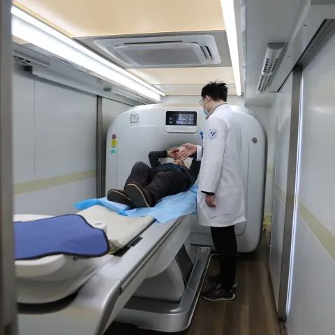 他们在基层奔跑了 4 万里！执着做好一件与民生息息相关的「小事」