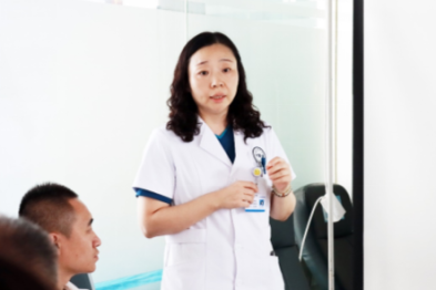 华厦眼科医师张璇：哪怕只有 1% 的希望，也要尽 100% 的努力