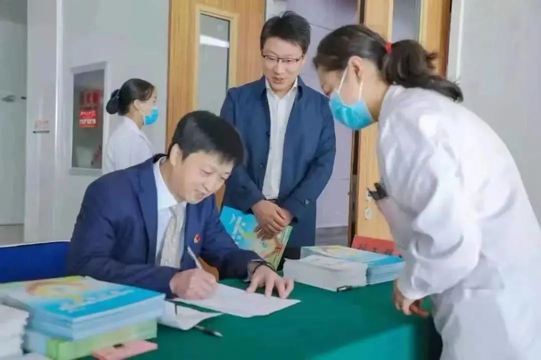 正大光明眼科集团孙先勇总院长荣获 2023 年度全市学雷锋志愿服务先进典型