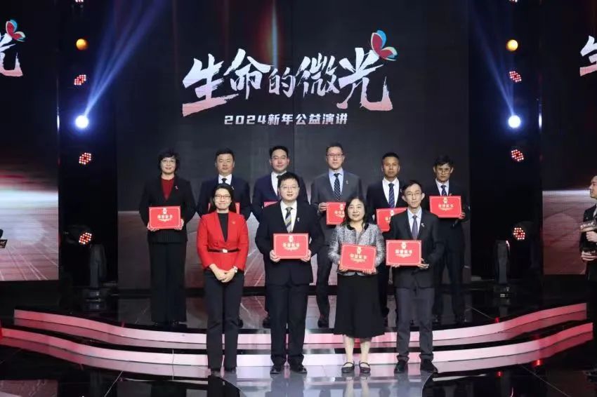 小年夜，那道「生命的微光」，温暖了千万国人