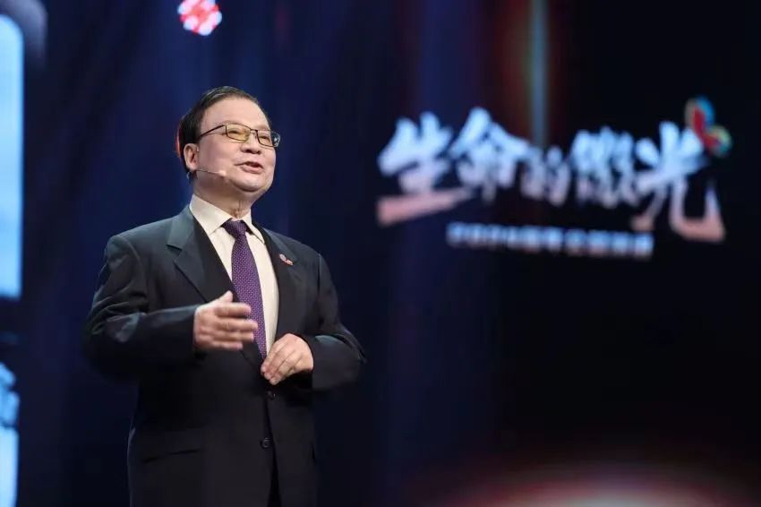 小年夜，那道「生命的微光」，温暖了千万国人
