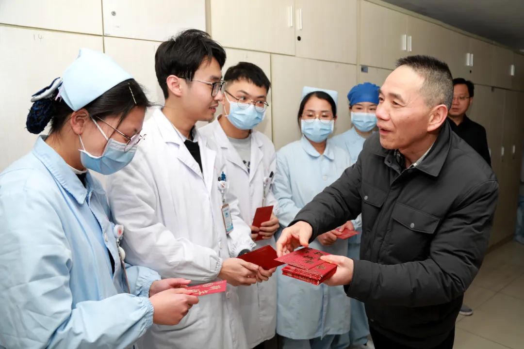 致敬!除夕夜,南昌大学二附院为您的健康坚守!