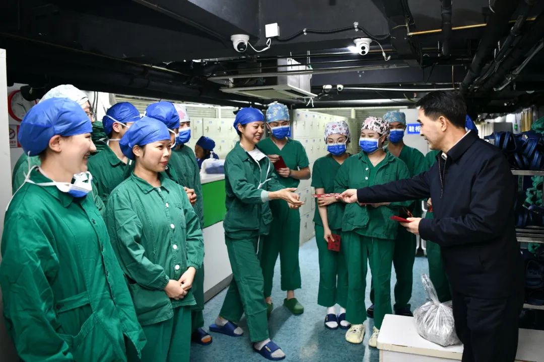 致敬!除夕夜,南昌大学二附院为您的健康坚守!