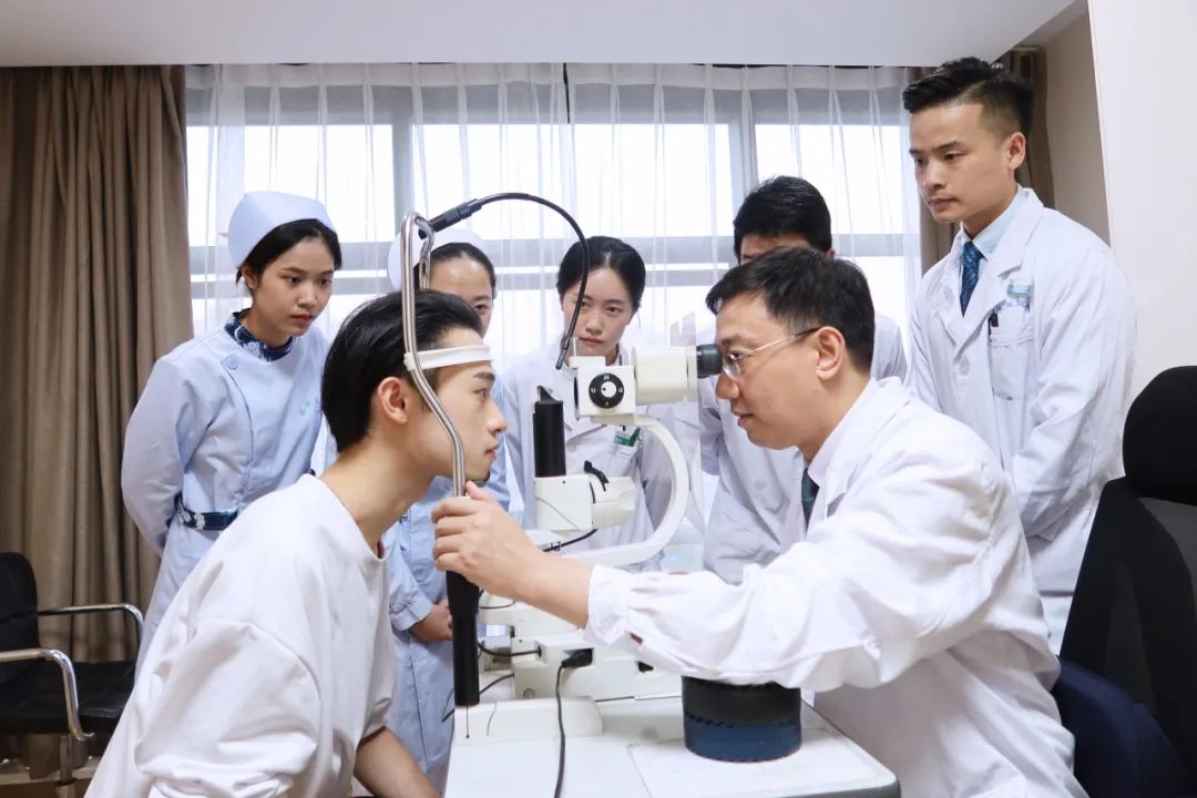 近视手术高峰期就诊攻略