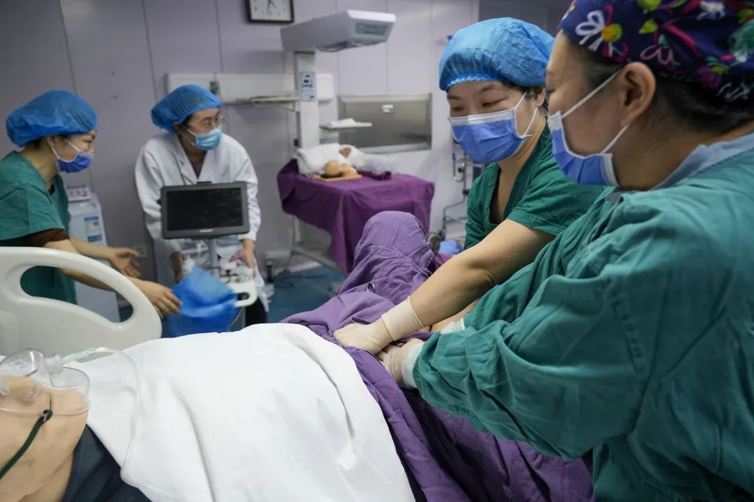 「产妇产后大出血，快来抢救」！重庆北部妇产医院模拟「生死营救」为生命护航！