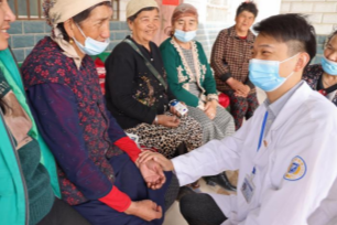 榜样·新青年｜2023 年度中国家庭健康守门人李哲勇：情暖南疆，做群众健康的守护者