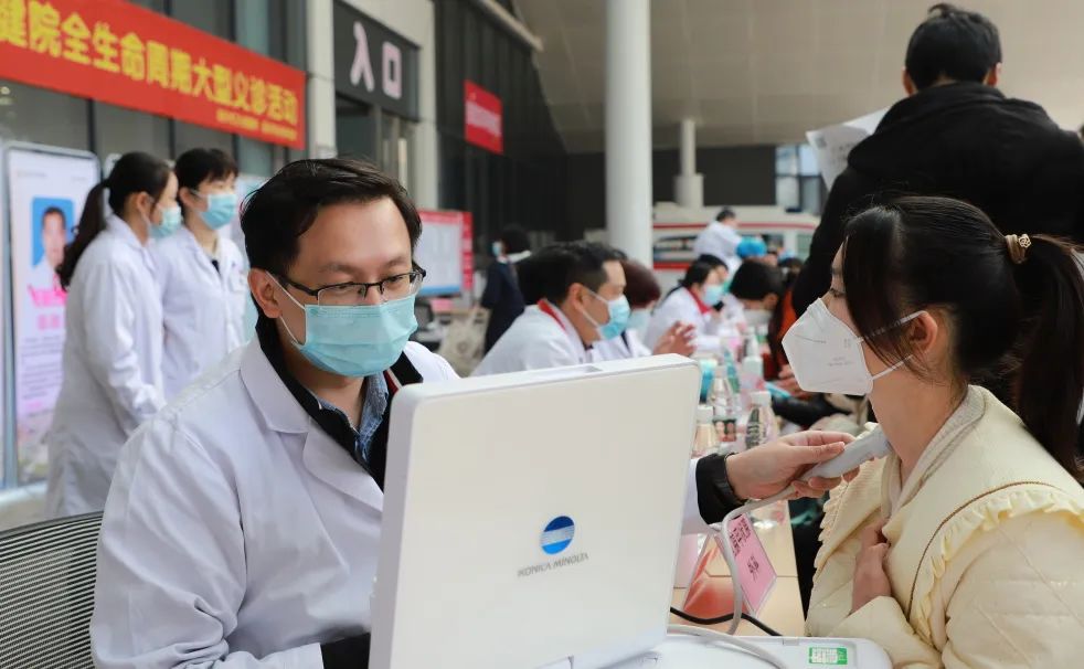 精准拆弹、长途奔袭、医心帮扶的他治病更医心