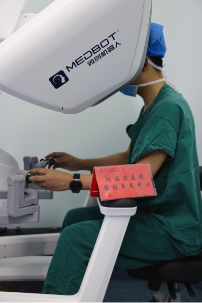 榜样·新青年｜2023 年度中国家庭健康守门人李哲勇：情暖南疆，做群众健康的守护者