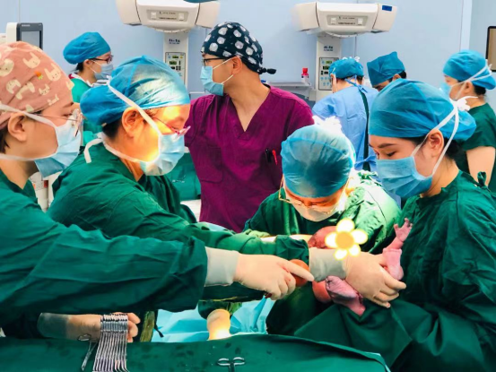 宫腔粘黏太严重！竟意外体验到了冲上热搜的「腹膜外剖宫产」