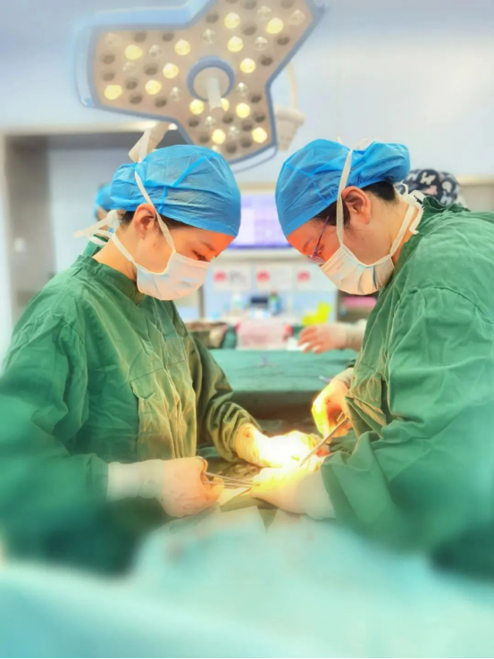 宫腔粘黏太严重！竟意外体验到了冲上热搜的「腹膜外剖宫产」