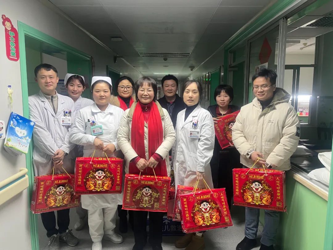 感谢坚守的你—湘潭市第一人民医院院领导除夕夜慰问一线值班人员