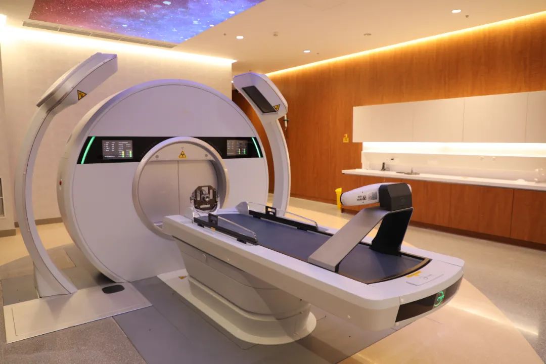 医院配置了瓦里安 probeam 质子治疗放射治疗系统,瓦里安直线加速器