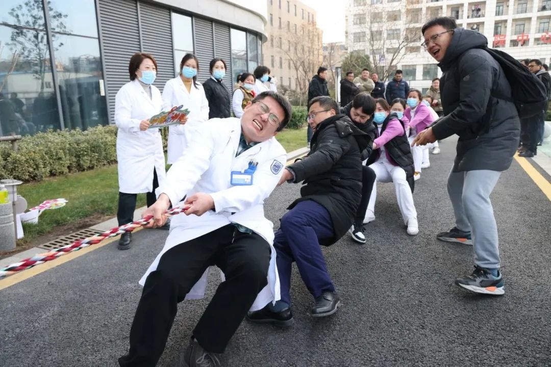 南京江北医院拔河比赛「燃」起来