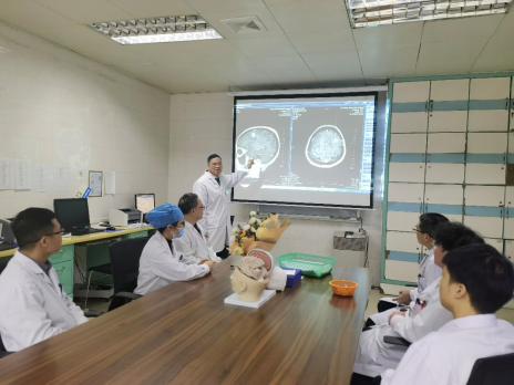 女子脑内惊现 12 厘米寄生虫 广西壮族自治区南溪山医生妙手「捉虫」