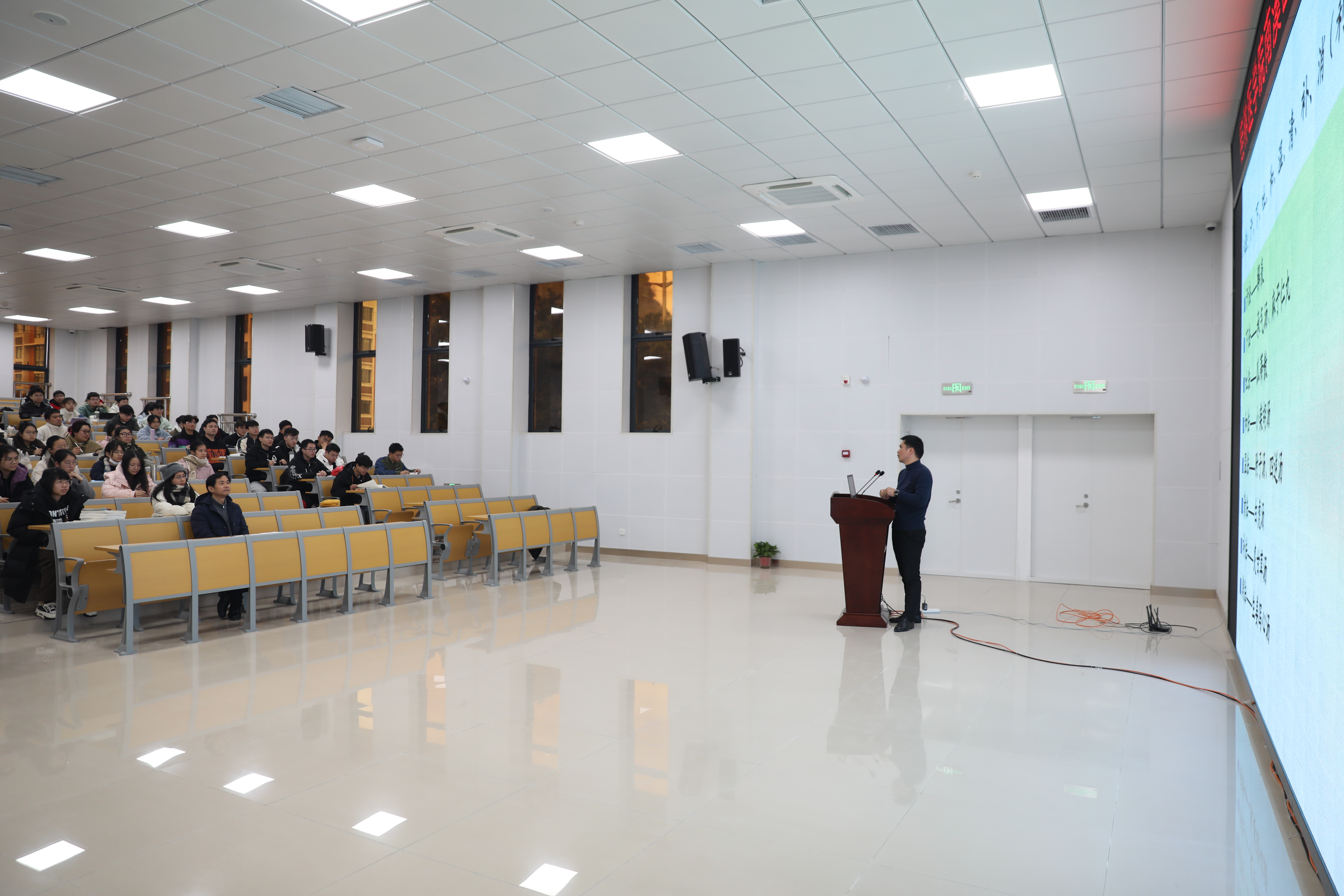 桂林医学院副院长李清华到广西壮族自治区南溪山医院开展学初教学检查