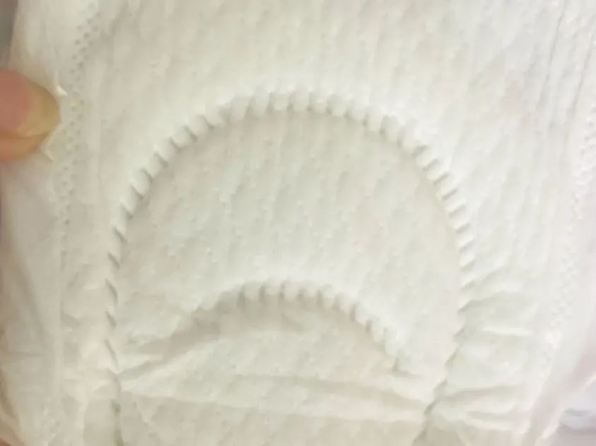 每个女人,一生中有 7 年时间在流血,有人用穿过的袜子代替卫生巾