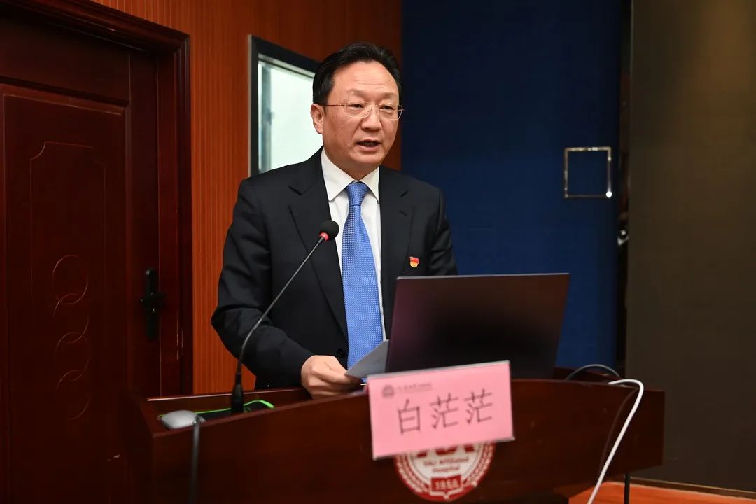四川大学华西医院专家团队来延安大学附属医院开展党建与学术交流活动