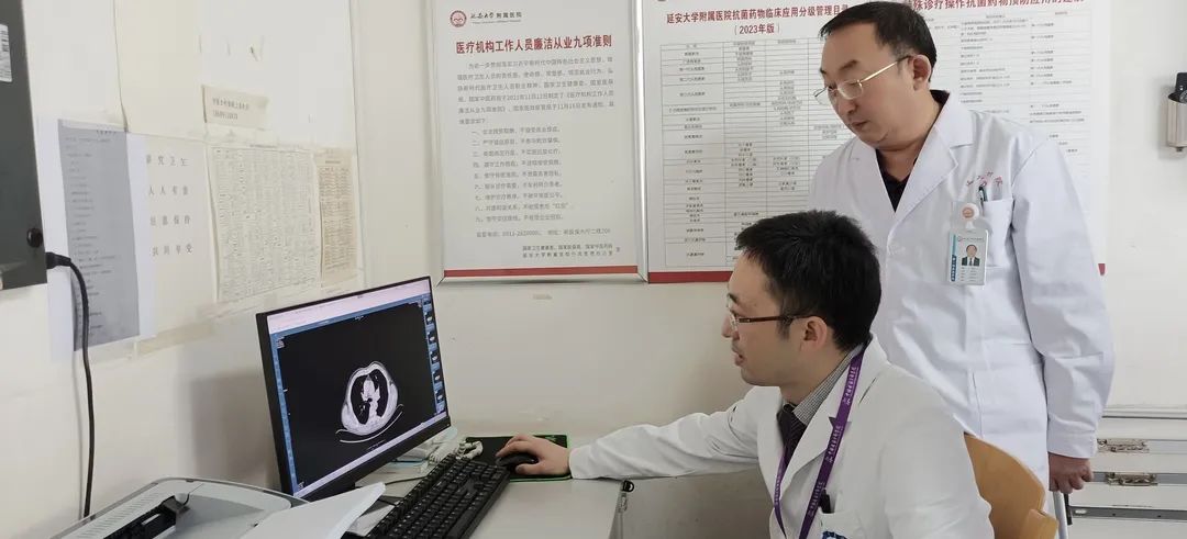 四川大学华西医院专家团队来延安大学附属医院开展党建与学术交流活动