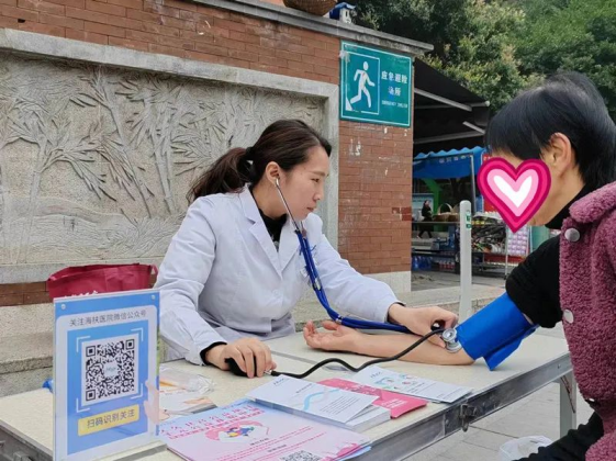 践行雷锋精神,重庆海扶医院走进两江新区大竹林街道开展义诊服务