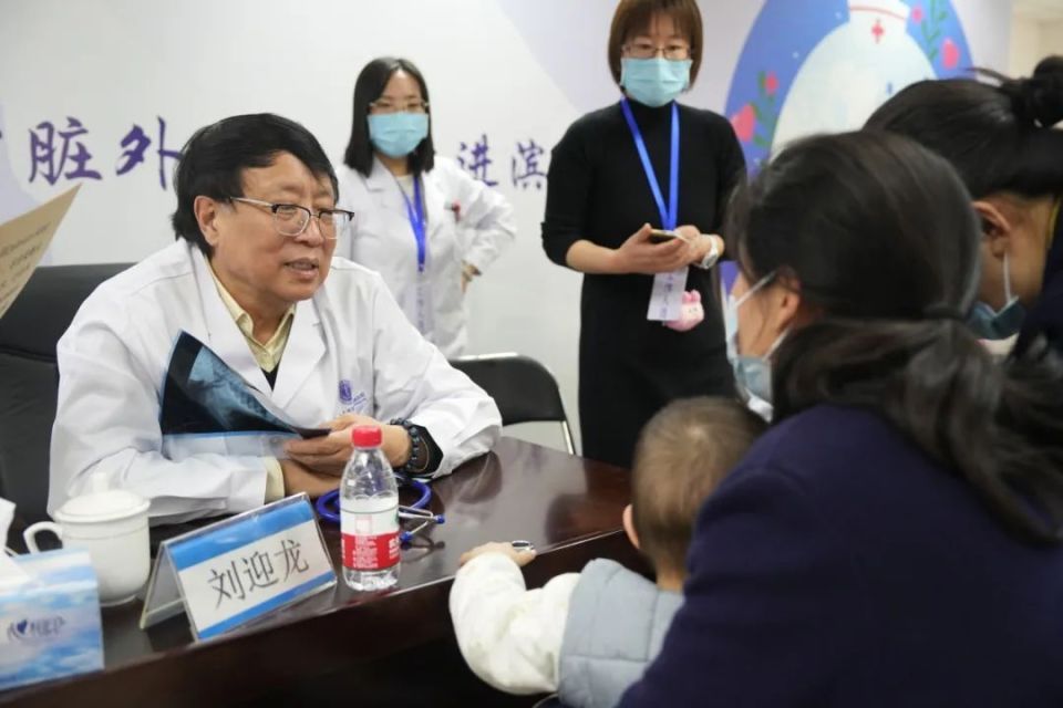一束光，照亮「心」希望丨「名医护心•守护健康，全国知名心脏外科专家走进滨海新区」大型义诊活动