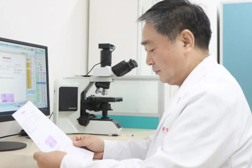 西安高新医院黄晓峰：显微镜下的『细胞侦探家』