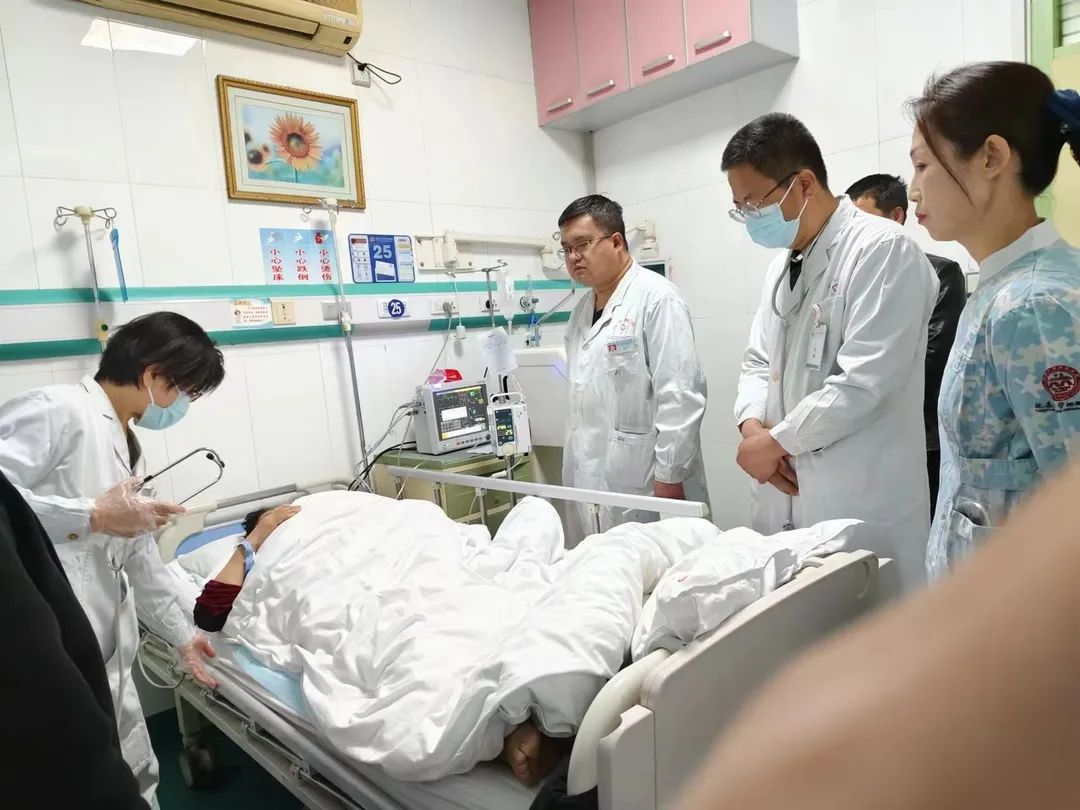 延安大学附属医院感染病科成功救治两名流行性出血热合并胰腺炎患者