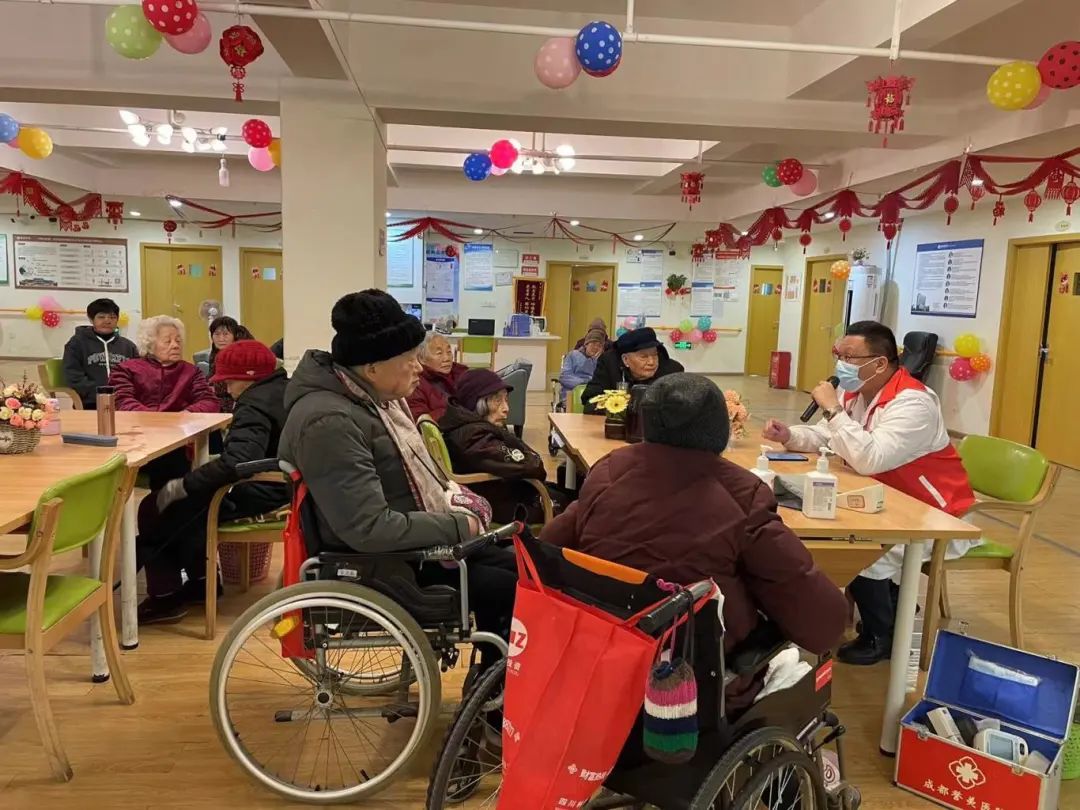 成都誉美医院「公益健康巡诊」服务走进养老院