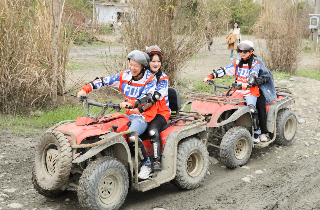 不戴镜，烧烤越野更带劲！2024 年银海眼科屈光会员活动精彩瞬间